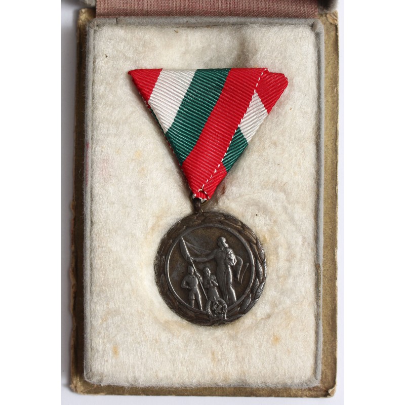 Rákosi anyasági érdemérem III.fokozata Kádár dobozban